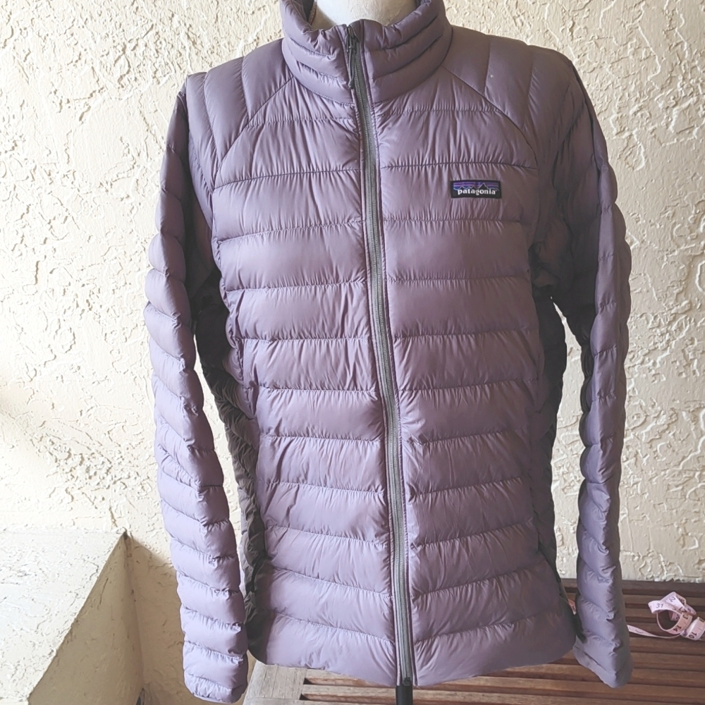 Patagonia Women's XL Down Sweater Excellent Condition Lilac color